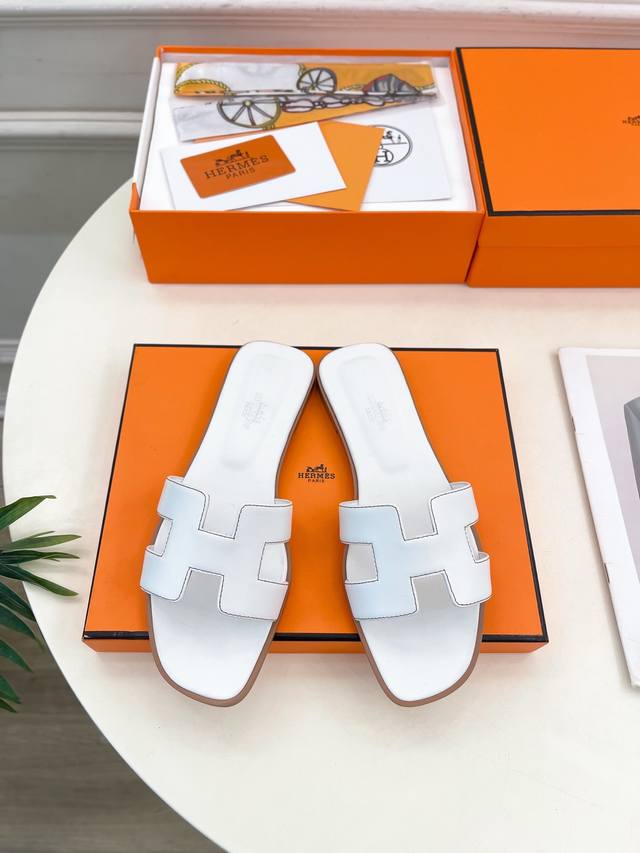爱玛仕 25 2025春夏新品 专柜新款 经典H型Oran平底拖鞋系列 鞋面：原版特定牛皮 手掌纹牛皮 内里：进口混种羊皮 大底：原版意大利真皮大底 跟高：1.