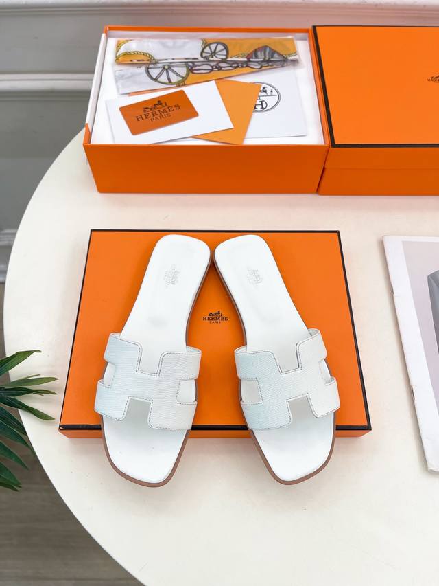 爱玛仕 25 2025春夏新品 专柜新款 经典H型Oran平底拖鞋系列 鞋面：原版特定牛皮 手掌纹牛皮 内里：进口混种羊皮 大底：原版意大利真皮大底 跟高：1.