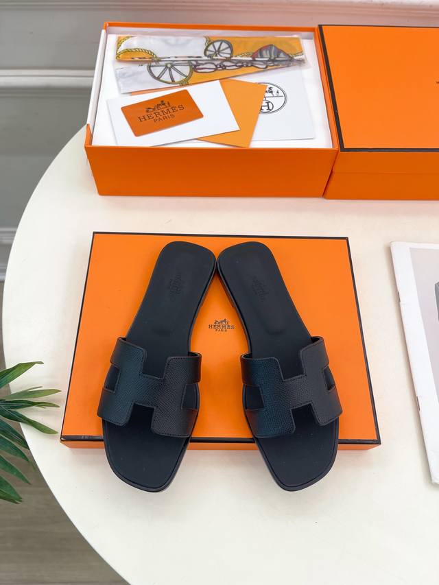 爱玛仕 25 2025春夏新品 专柜新款 经典H型Oran平底拖鞋系列 鞋面：原版特定牛皮 手掌纹牛皮 内里：进口混种羊皮 大底：原版意大利真皮大底 跟高：1.
