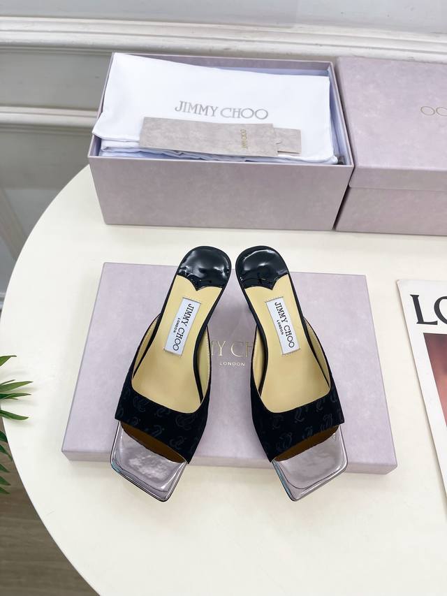 Jimmychoo吉米周 25Ss 2025春夏新品 专柜最新Jc方头高跟拖鞋 名媛气质款 上脚超级舒适的一款鞋，历久弥新，时髦魅力始于足下，悦享羡慕眼光，今年
