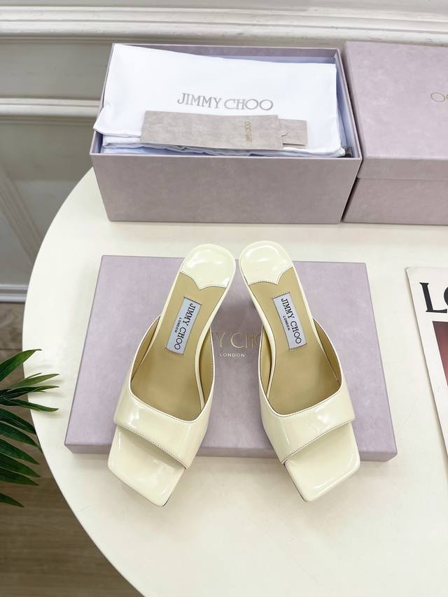 Jimmychoo吉米周 25Ss 2025春夏新品 专柜最新Jc方头高跟拖鞋 名媛气质款 上脚超级舒适的一款鞋，历久弥新，时髦魅力始于足下，悦享羡慕眼光，今年