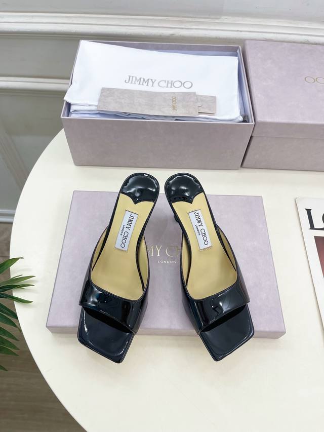 Jimmychoo吉米周 25Ss 2025春夏新品 专柜最新Jc方头高跟拖鞋 名媛气质款 上脚超级舒适的一款鞋，历久弥新，时髦魅力始于足下，悦享羡慕眼光，今年