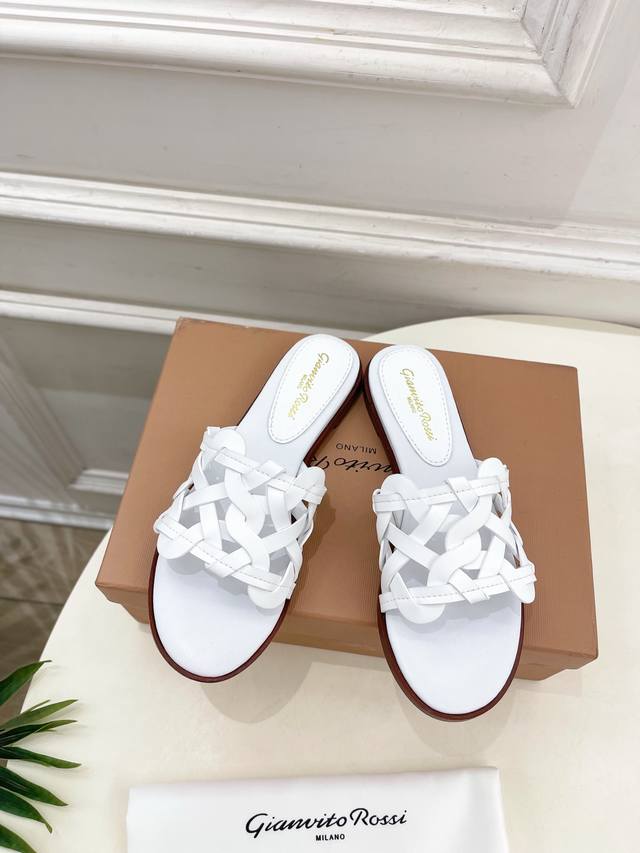 Gianvito Rossi｜吉安维托 罗西 25 2025春夏新品 Gr法式编织镂空凉拖 火爆上新！ 这鞋绝对是黑马选手 颜值超高 网红博主火爆追捧 特让女神