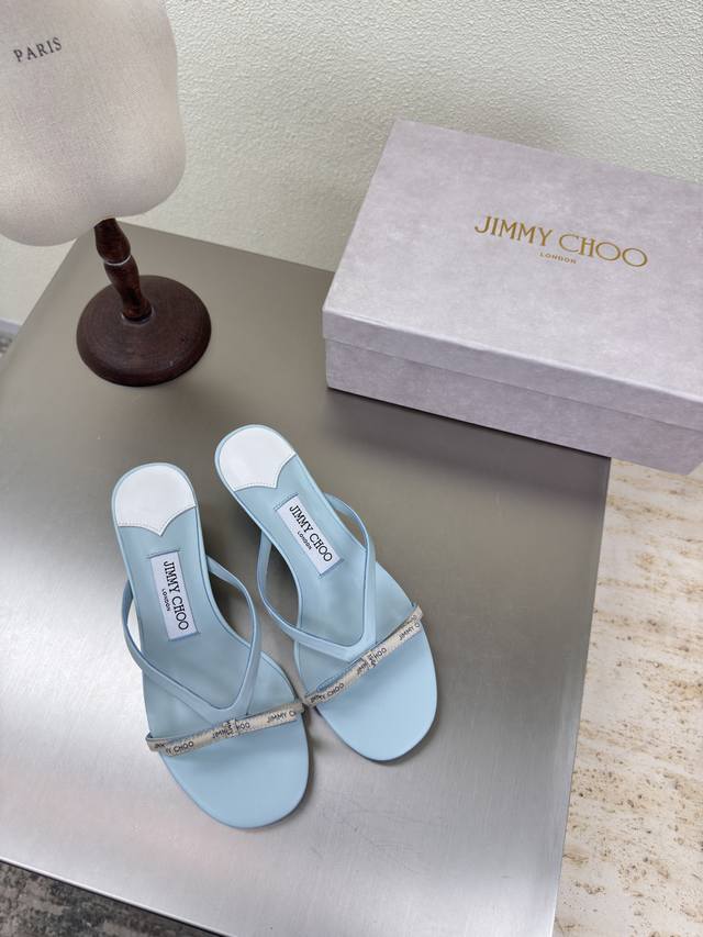简约织带Logo 拖鞋 25 配饰 系列 Jimmychoo Collins Store 淡蓝色 Jimmy Choo 织带 系列经典之作 最近好多宝宝来到Co