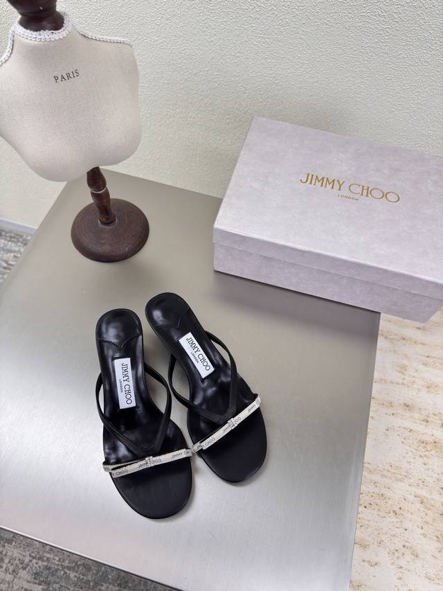 简约织带Logo 拖鞋 25 配饰 系列 Jimmychoo Collins Store 黑色 Jimmy Choo 织带 系列经典之作 最近好多宝宝来到Col