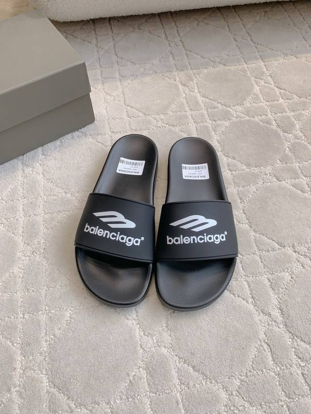 出厂价P 男款 Balenciag*经典款男士沙滩拖鞋 休闲百搭款 整双鞋子轻便舒适 Zp购入1:1复刻 尺码39-44 45定做
