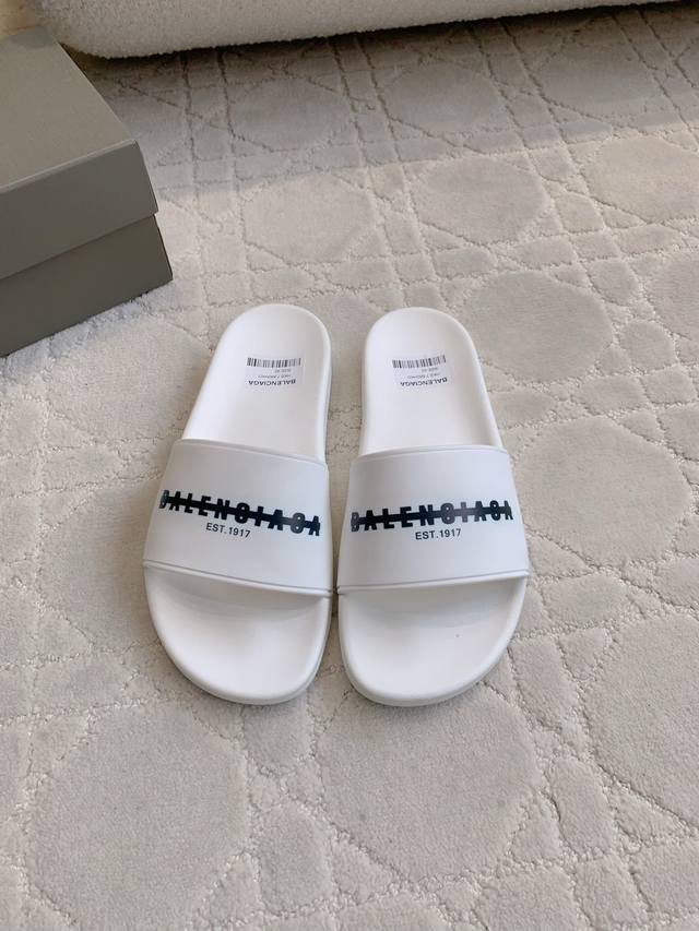 出厂价P 男款 Balenciag*经典款男士沙滩拖鞋 休闲百搭款 整双鞋子轻便舒适 Zp购入1:1复刻 尺码39-44 45定做