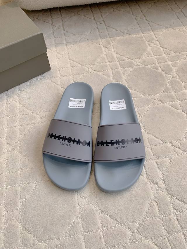 出厂价P 男款 Balenciag*经典款男士沙滩拖鞋 休闲百搭款 整双鞋子轻便舒适 Zp购入1:1复刻 尺码39-44 45定做