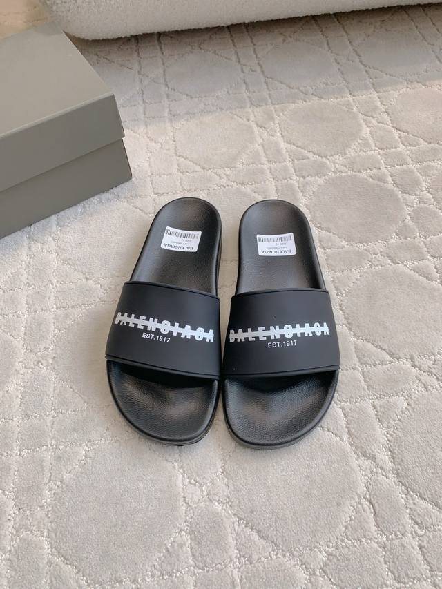 出厂价P 男款 Balenciag*经典款男士沙滩拖鞋 休闲百搭款 整双鞋子轻便舒适 Zp购入1:1复刻 尺码39-44 45定做