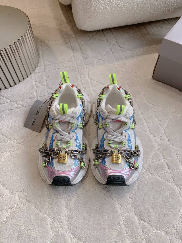 出厂价P 顶级版本 Balenciag*新款链条老爹鞋 男女同款 3Xl同心锁系列 上脚真的帅晕了 酷到没朋友 妥妥的街头焦点制造机 鞋底厚实 舒适度直接拉满