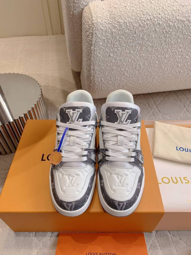 出厂价P 粉色只有女码 Louis Vuitto*经典Trainer系列板鞋 男女同款 原版购入1:1复刻 细节对版Zp 随意进出专柜 女码 35 39 40定