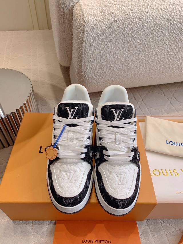 出厂价P 粉色只有女码 Louis Vuitto*经典Trainer系列板鞋 男女同款 原版购入1:1复刻 细节对版Zp 随意进出专柜 女码 35 39 40定