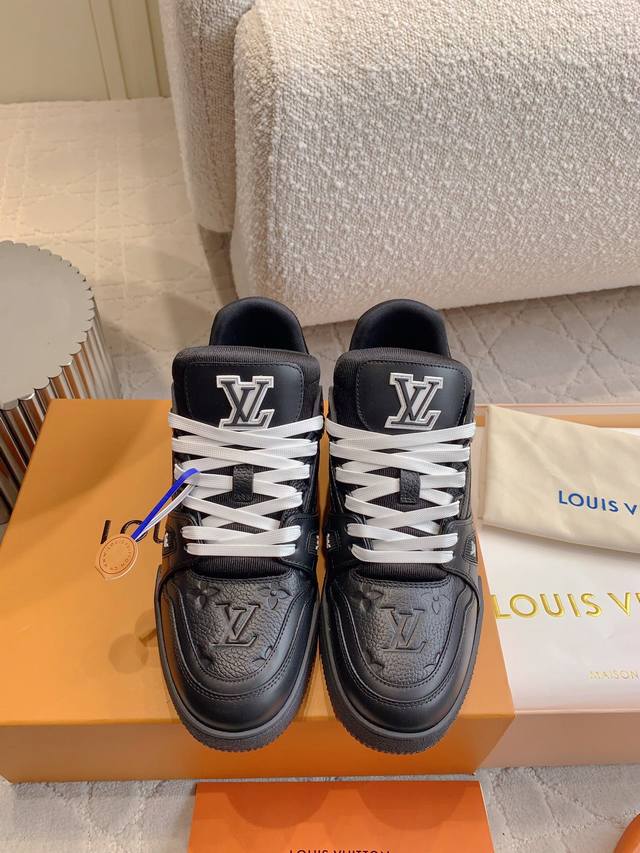 出厂价P 粉色只有女码 Louis Vuitto*经典Trainer系列板鞋 男女同款 原版购入1:1复刻 细节对版Zp 随意进出专柜 女码 35 39 40定