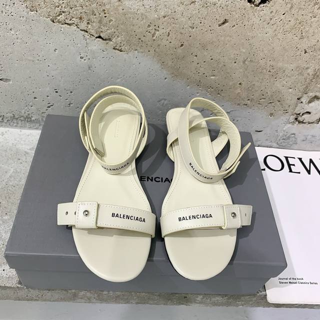 Balenciaga* 2025春夏新款朋克风凉鞋时髦有型，十足的潮流范儿对版高订牛皮面料，羊皮内里，意大利进口真皮大底，尺码：35-39# 40#订做不退换
