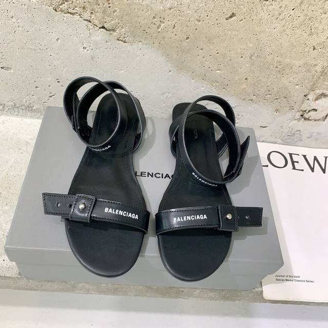 Balenciaga* 2025春夏新款朋克风凉鞋时髦有型，十足的潮流范儿对版高订牛皮面料，羊皮内里，意大利进口真皮大底，尺码：35-39# 40#订做不退换