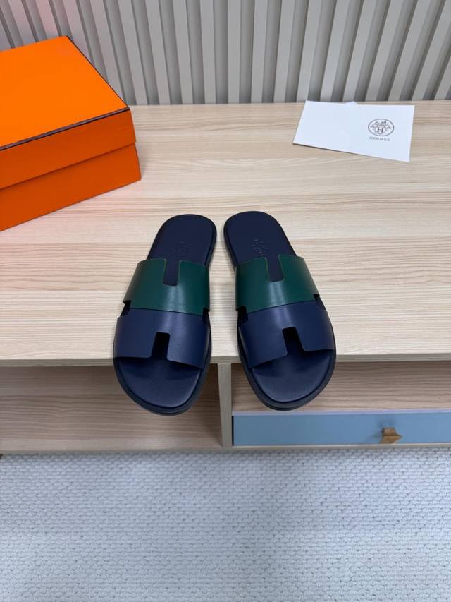 情侣款*爱马仕 Lzmir 复古二舅拖｜经典H拖，永不过时的法式优雅** 这双 **爱马仕 Lzmir** 拖鞋，是真正的 **“低调奢华”** 代名词！经典