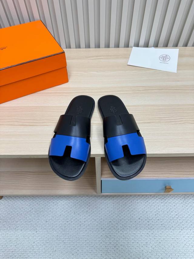 情侣款*爱马仕 Lzmir 复古二舅拖｜经典H拖，永不过时的法式优雅** 这双 **爱马仕 Lzmir** 拖鞋，是真正的 **“低调奢华”** 代名词！经典