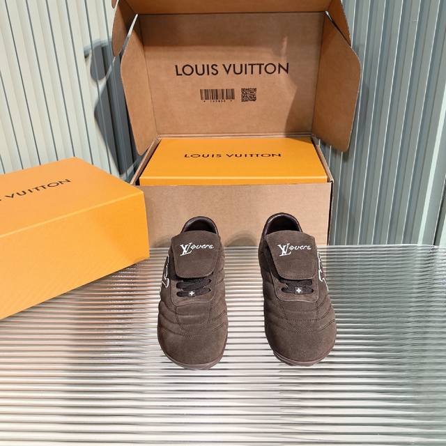 Louis Vuitton 路易威登 25Ss春夏新款 Footprint系列 情侣款 运动鞋 休闲鞋 是Pharrell Williams 首次以足球鞋为灵感