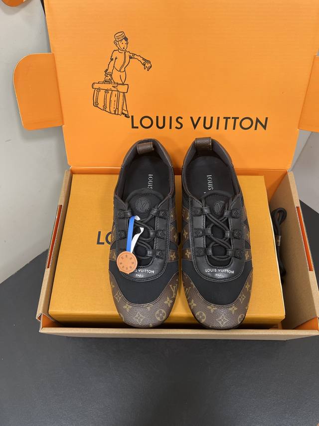 Lv Ss25 New Arrival～从足尖来到街头，在 Balletcore 演变的关键节点，Lv用名为 Lv Sneakerina 的鞋款，给出了柔软之外