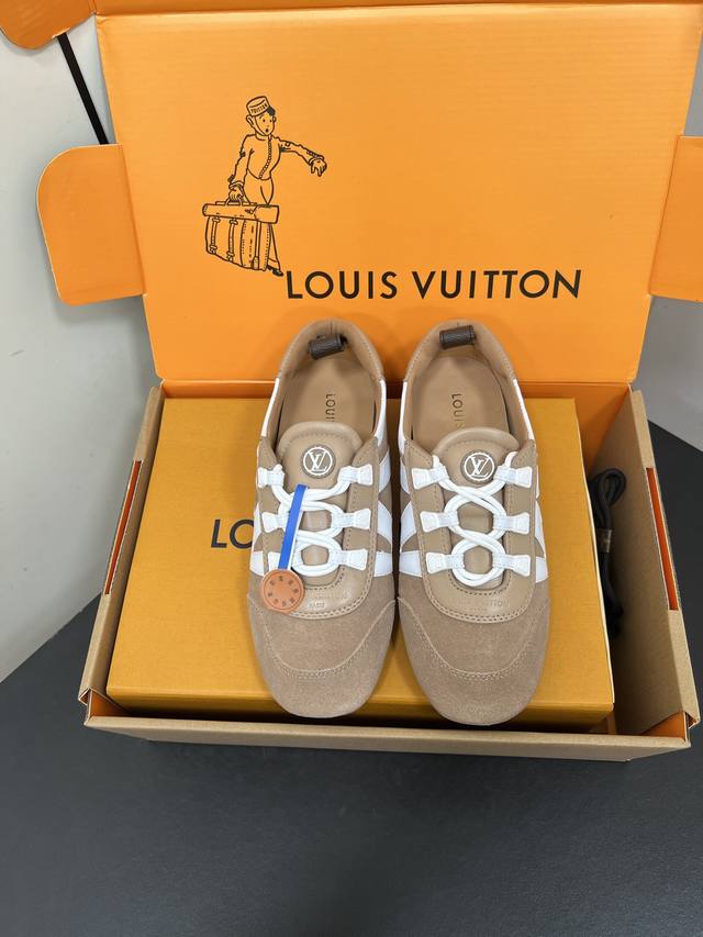 Lv Ss25 New Arrival～从足尖来到街头，在 Balletcore 演变的关键节点，Lv用名为 Lv Sneakerina 的鞋款，给出了柔软之外