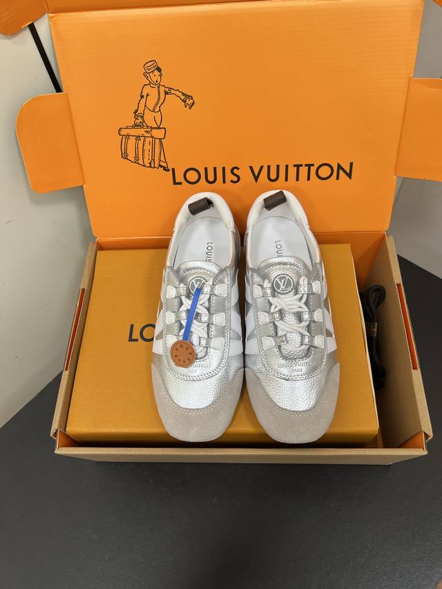 Lv Ss25 New Arrival～从足尖来到街头，在 Balletcore 演变的关键节点，Lv用名为 Lv Sneakerina 的鞋款，给出了柔软之外