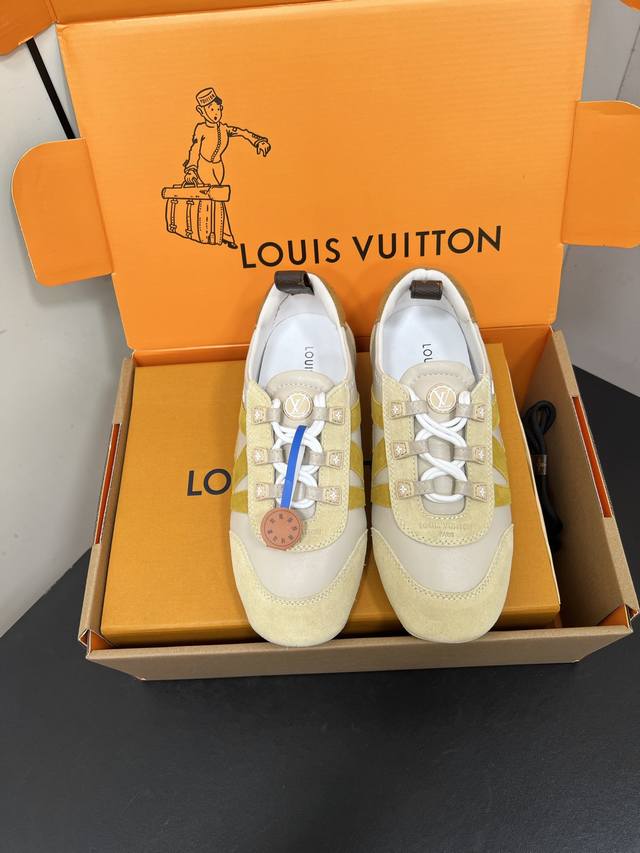 Lv Ss25 New Arrival～从足尖来到街头，在 Balletcore 演变的关键节点，Lv用名为 Lv Sneakerina 的鞋款，给出了柔软之外