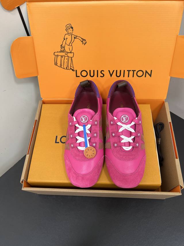 Lv Ss25 New Arrival～从足尖来到街头，在 Balletcore 演变的关键节点，Lv用名为 Lv Sneakerina 的鞋款，给出了柔软之外
