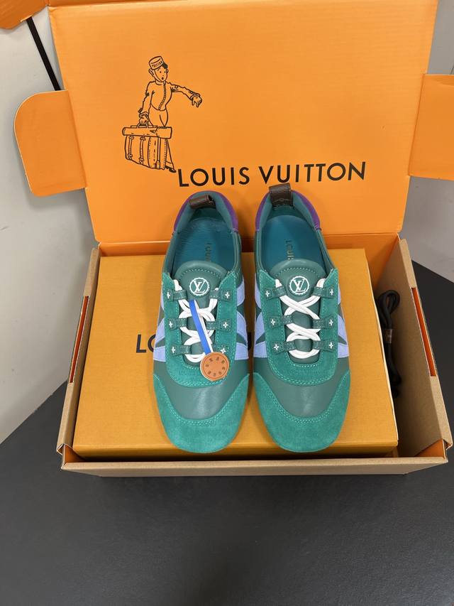 Lv Ss25 New Arrival～从足尖来到街头，在 Balletcore 演变的关键节点，Lv用名为 Lv Sneakerina 的鞋款，给出了柔软之外