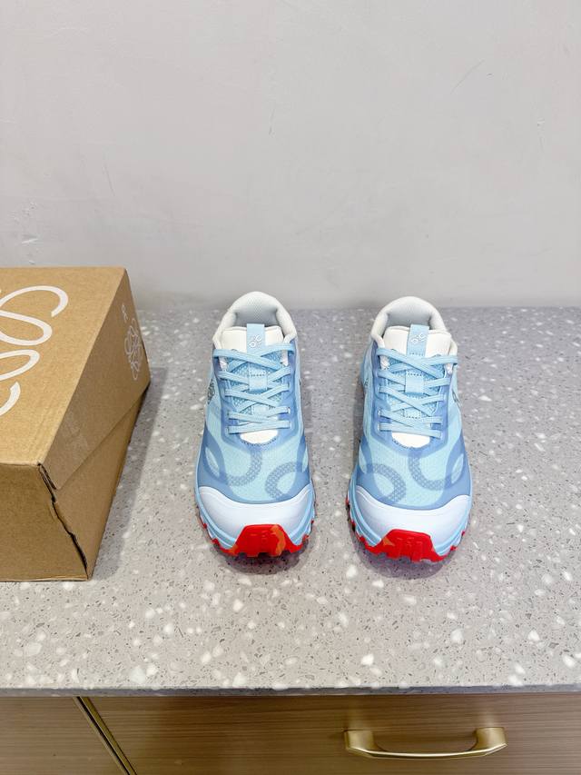 Loewe X On 昂跑Cloudtilt1.0 罗意威 情侣款 联名 运动鞋 休闲鞋 跑鞋 众多明星同款 时尚界的一款联名爆款爆动时尚圈杨幂同款，脚感很舒服