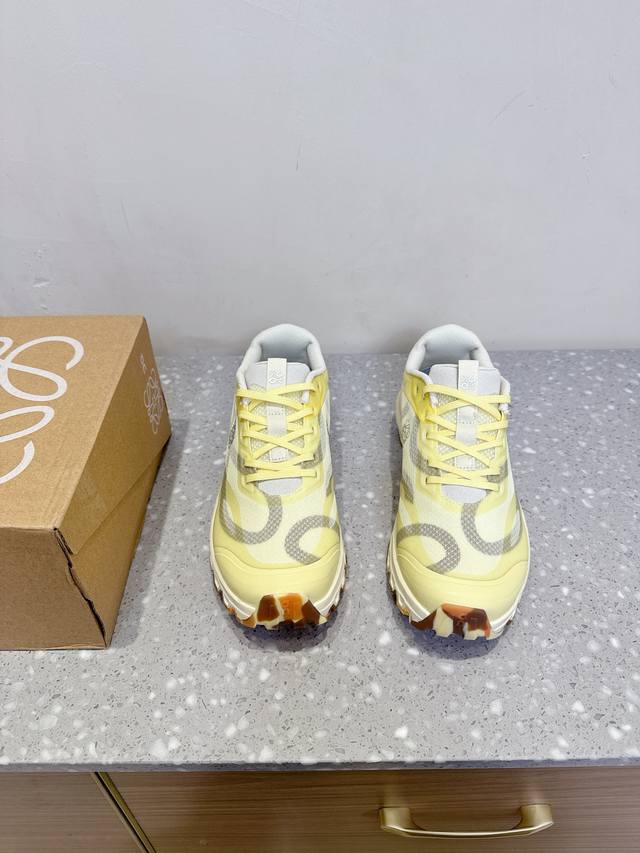 Loewe X On 昂跑Cloudtilt1.0 罗意威 情侣款 联名 运动鞋 休闲鞋 跑鞋 众多明星同款 时尚界的一款联名爆款爆动时尚圈杨幂同款，脚感很舒服