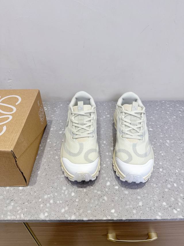 Loewe X On 昂跑Cloudtilt1.0 罗意威 情侣款 联名 运动鞋 休闲鞋 跑鞋 众多明星同款 时尚界的一款联名爆款爆动时尚圈杨幂同款，脚感很舒服