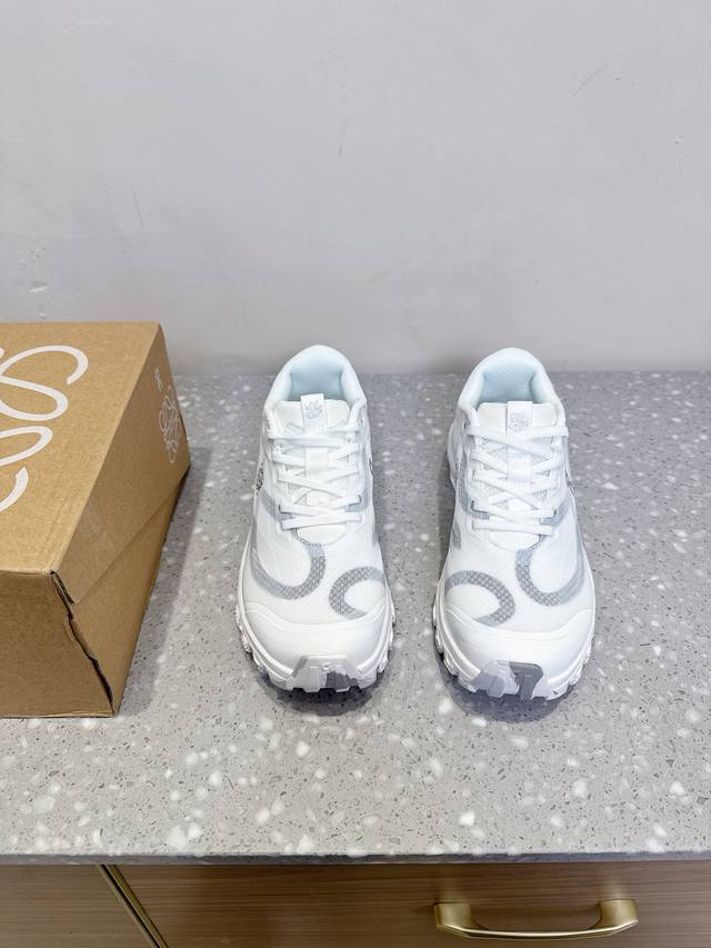 Loewe X On 昂跑Cloudtilt1.0 罗意威 情侣款 联名 运动鞋 休闲鞋 跑鞋 众多明星同款 时尚界的一款联名爆款爆动时尚圈杨幂同款，脚感很舒服