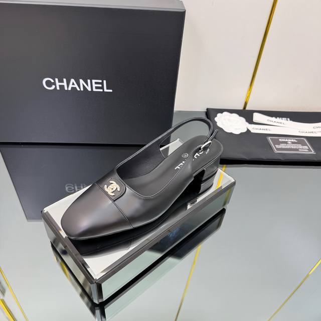 出厂价Pp Chanel香奈儿｜小香25P新品经典 双C粗跟后空拼色拼接凉鞋！ 鞋面采用羊皮 内里踮脚均为丝绸羊皮 意大利进口牛皮大底 跟高：4.5Cm Siz