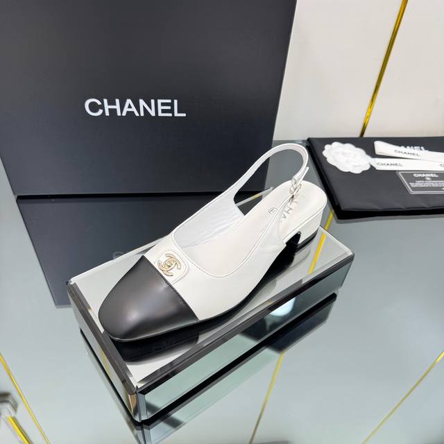 出厂价Pp Chanel香奈儿｜小香25P新品经典 双C粗跟后空拼色拼接凉鞋！ 鞋面采用羊皮 内里踮脚均为丝绸羊皮 意大利进口牛皮大底 跟高：4.5Cm Siz