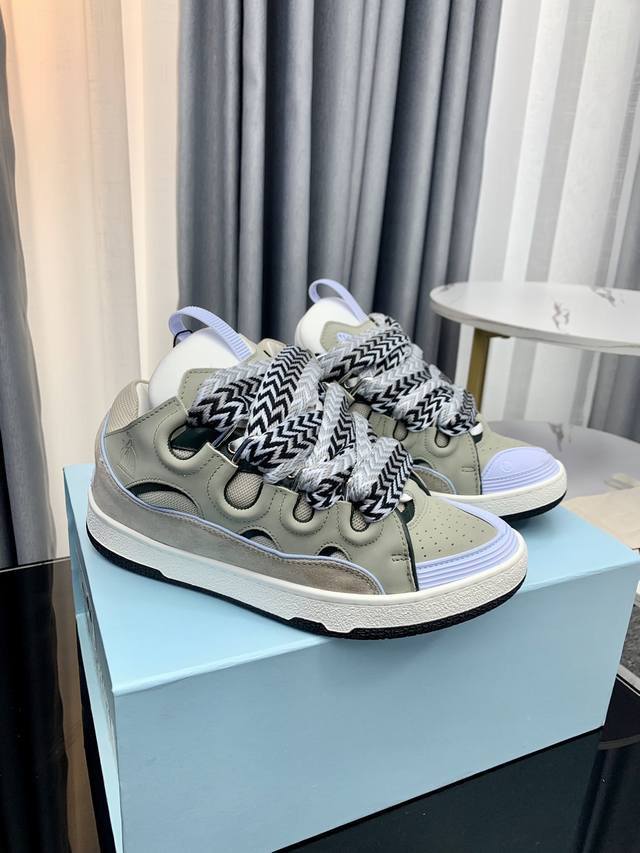出厂：情侣款 独家顶级版本 长期做货 浪凡Lanvin × Gallery Department 联名款限定系列 情侣3代面包休闲鞋 沉稳、笃定、活泼、经典与潮