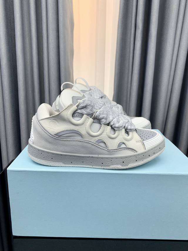出厂：情侣款 独家顶级版本 长期做货 浪凡Lanvin × Gallery Department 联名款限定系列 情侣3代面包休闲鞋 沉稳、笃定、活泼、经典与潮