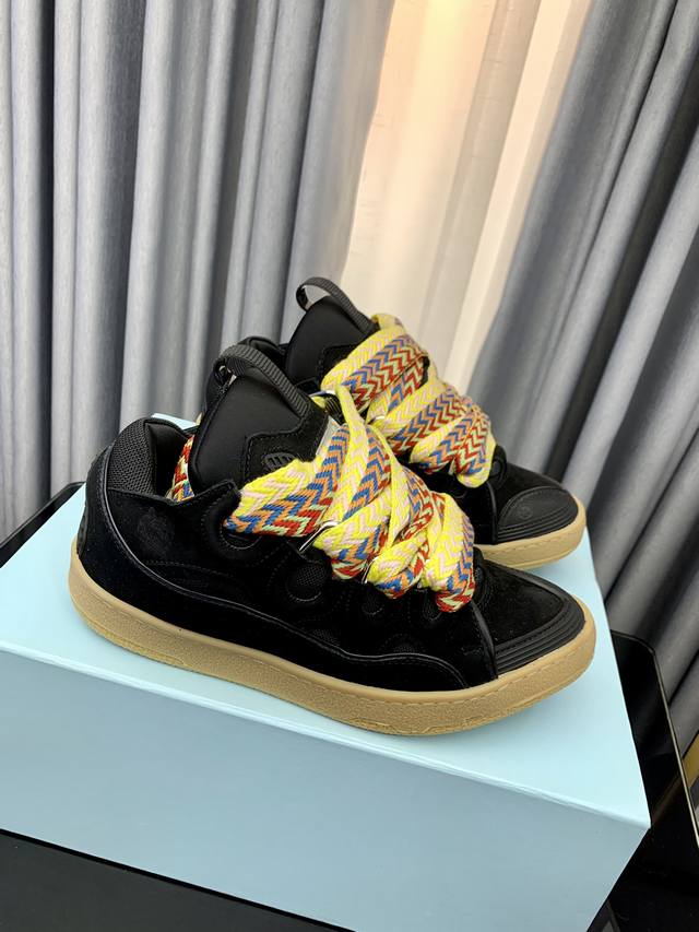 出厂：情侣款 独家顶级版本 长期做货 浪凡Lanvin × Gallery Department 联名款限定系列 情侣3代面包休闲鞋 沉稳、笃定、活泼、经典与潮