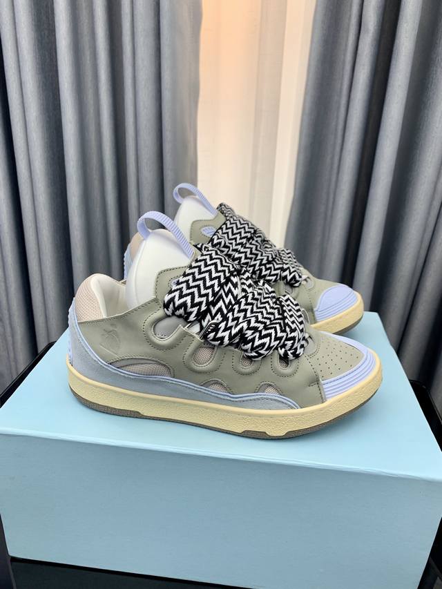 出厂：情侣款 独家顶级版本 长期做货 浪凡Lanvin × Gallery Department 联名款限定系列 情侣3代面包休闲鞋 沉稳、笃定、活泼、经典与潮