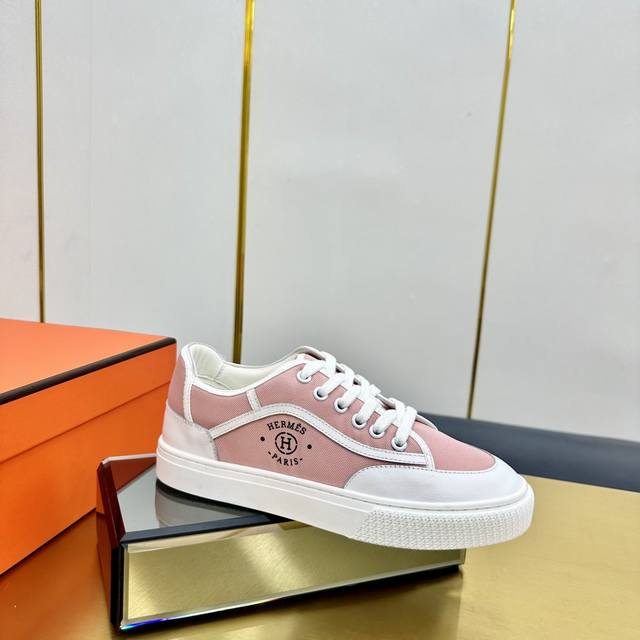 Hermes 顶级版本# 爱马仕Deep系列情侣款小白鞋休闲滑板鞋 时尚的图形设计 打造复古风格 鞋面：牛皮材质 内里：羊皮里 大底：Tpu大底 码数：35-4
