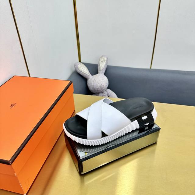 Hermes 顶级版本# 爱马仕二舅拖 交叉拖 凉鞋 原版购入开发做货 镂孔柔软小牛皮运动鞋，配有鞋底，饰有经典Medor铆钉，打造舒适休闲风格 配送专柜精美包