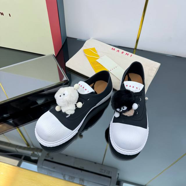 出厂价P 男+50 Marni 25Ss 新款情侣款大头鞋 太萌了 Marni 2025春夏新品的Cotton Wave男女同款大头鞋，延续了品牌一贯的简约与时