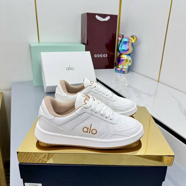 出厂: 独家顶级版本 Alo Yoga小众潮牌25Vs春夏新款系列 拼色休闲鞋 原版一比一打造舒适度、包裹性都比较好。个性十足，很好驾驭各种风格衣服搭配 面料: