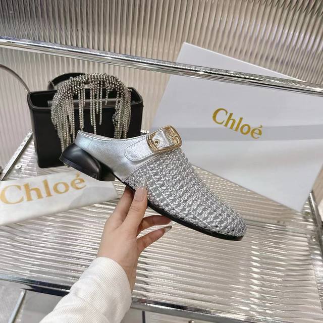 元 Chioe 克洛伊 25新款凉拖系列 织物半拖 原版鞋底，全手工穿线，所有的位置刚刚好 ，网红爆款，顶级休闲度假系列 大咖网红一致追求此款，更是断货一度难求