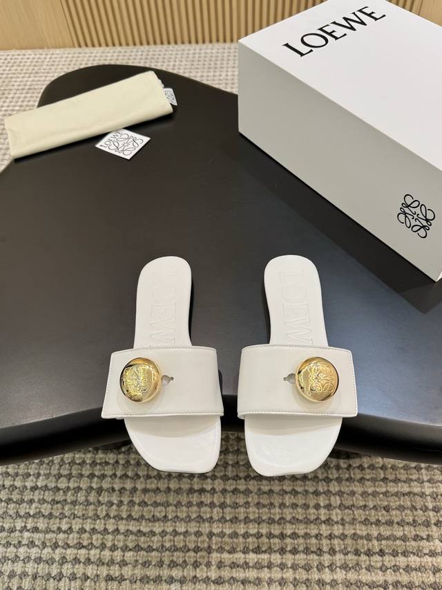 Loewe 25季春夏新款 七色任选。码数35-43 真皮底加40
