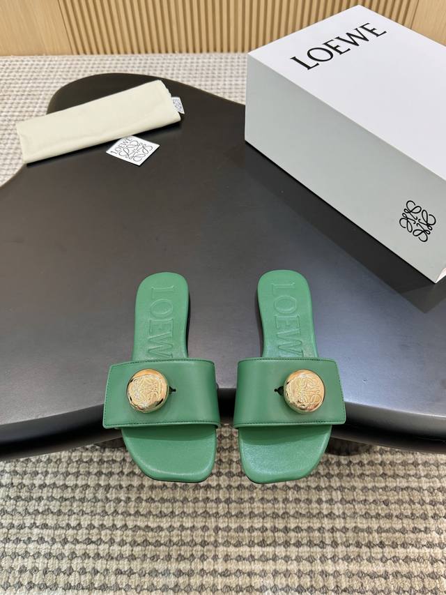 Loewe 25季春夏新款 七色任选。码数35-43 真皮底加40