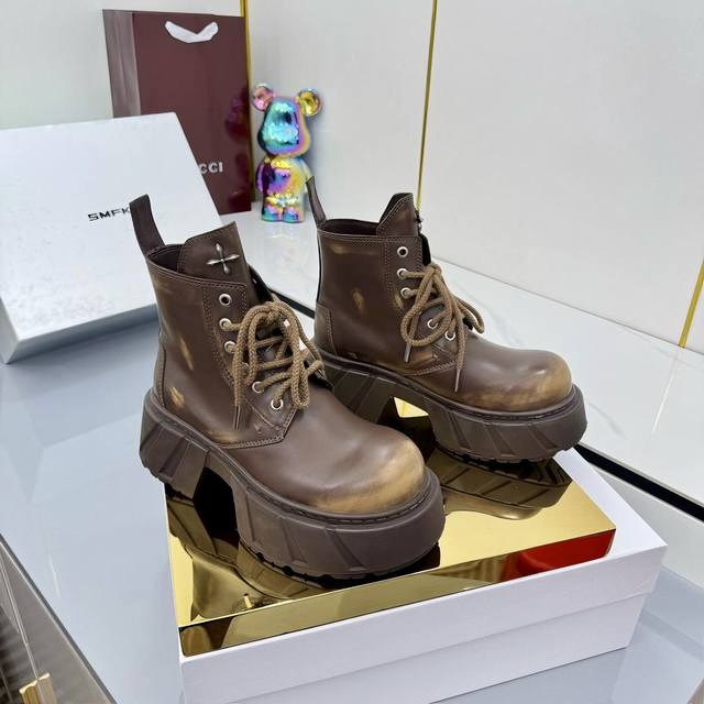 Smfk 小众潮牌 25Ss爆款新品 厚底 休闲鞋 马丁靴 矮个子宝宝的福音直接拉长身材比例！！ 鞋身柔软舒适，鞋底耐磨防滑- 而且每个颜色都非常百搭。真的太适