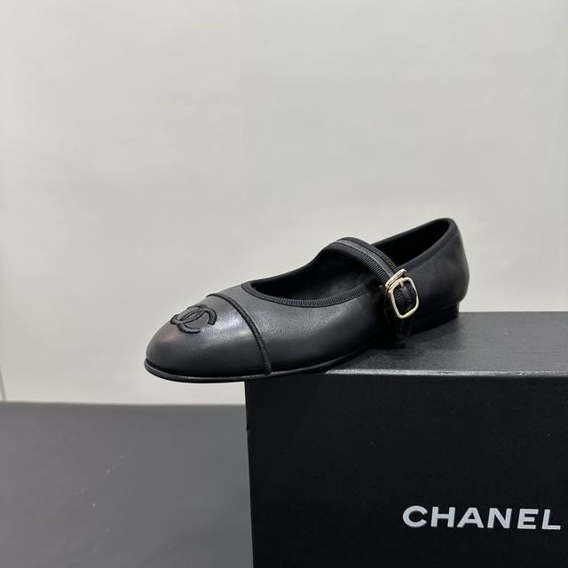 套楦升级版 Chanel香奈儿小香C家 2025Ss 早春走秀款平底单鞋 舒适玛丽珍鞋 超级公主的一双小鞋子 搭配袜子更加出彩 专柜真心一鞋难求 小红书网红秀图
