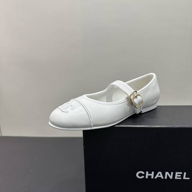 套楦升级版 Chanel香奈儿小香C家 2025Ss 早春走秀款平底单鞋 舒适玛丽珍鞋 超级公主的一双小鞋子 搭配袜子更加出彩 专柜真心一鞋难求 小红书网红秀图