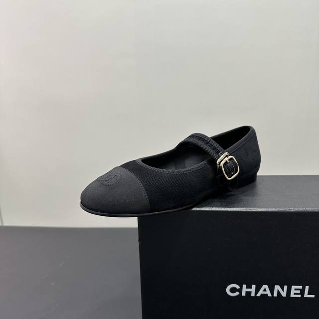 套楦升级版 Chanel香奈儿小香C家 2025Ss 早春走秀款平底单鞋 舒适玛丽珍鞋 超级公主的一双小鞋子 搭配袜子更加出彩 专柜真心一鞋难求 小红书网红秀图