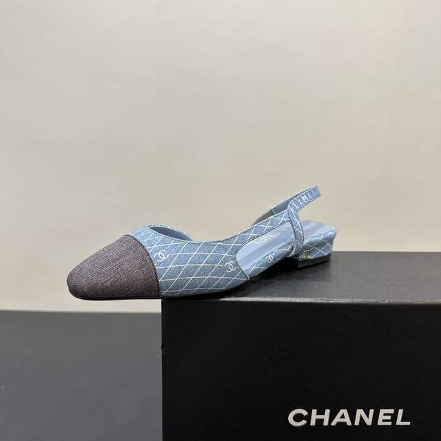 Chanel 香奈儿小香风经典拼色凉鞋，夏季专柜新色，这款单品延续经典小香特色...百搭时尚单鞋走秀款，全新升级楦头 ，独家订制五金扣 、原版开模 小香全系列